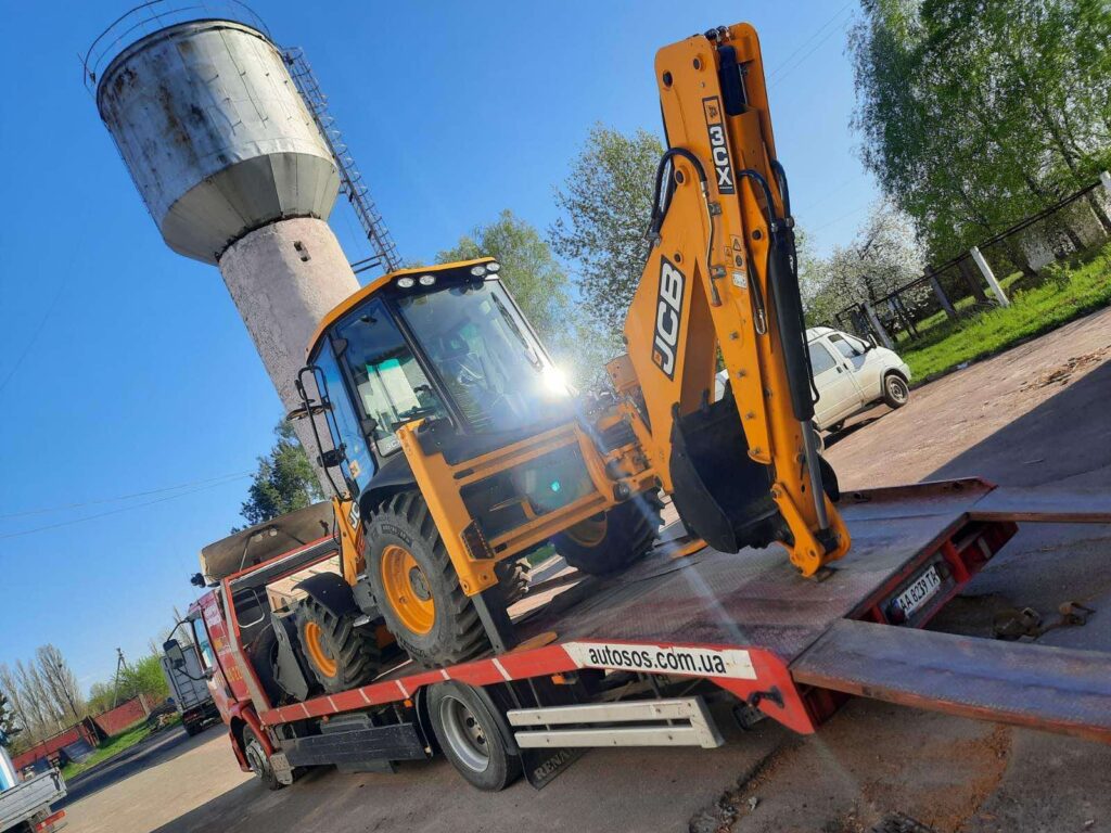 JCB 3CX для відновлення міста Бородянка!