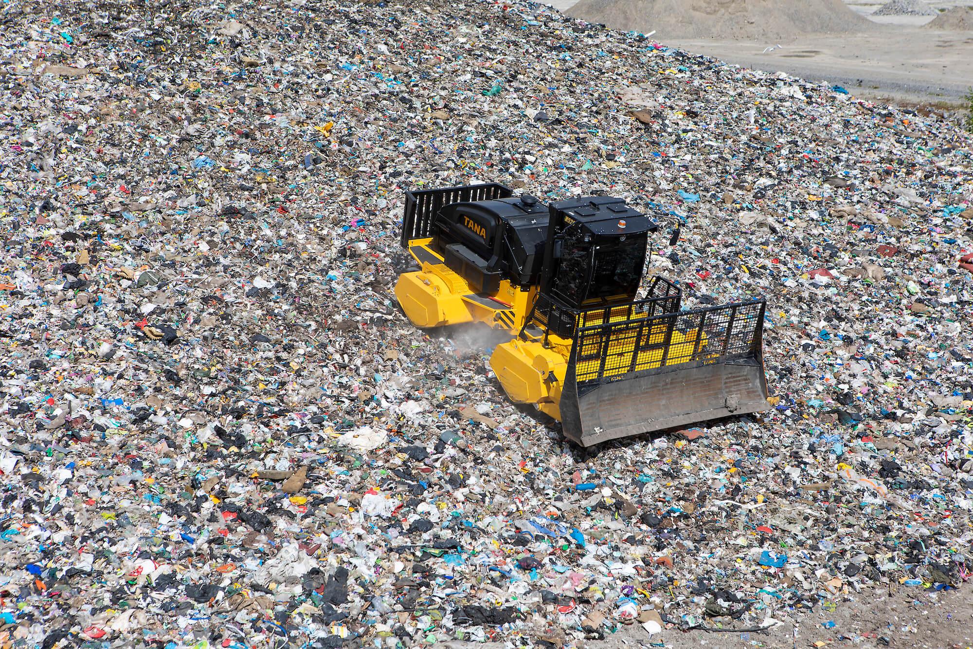 TANA-landfill-compactor-H520eco2