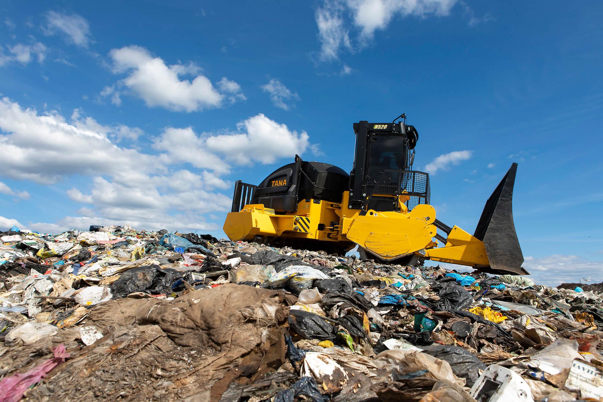TANA-landfill-compactor-H520eco3
